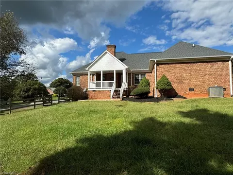 131 Glen - Oaks Dr, King, NC 27021 photo 16