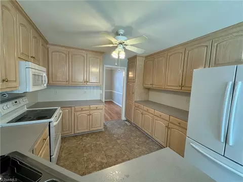 131 Glen - Oaks Dr, King, NC 27021 photo 32