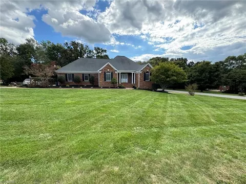 131 Glen - Oaks Dr, King, NC 27021 photo 5
