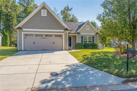102 Holstein Ln, Greensboro, NC 27405