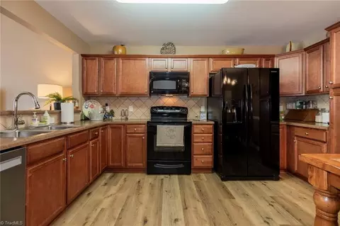 667 Chas Ct, High Point, NC 27265 photo 12