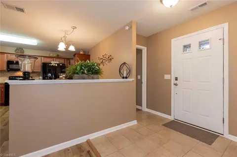 667 Chas Ct, High Point, NC 27265 photo 5