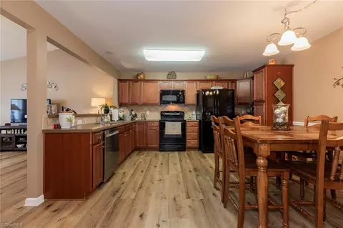 667 Chas Ct, High Point, NC 27265 photo 11