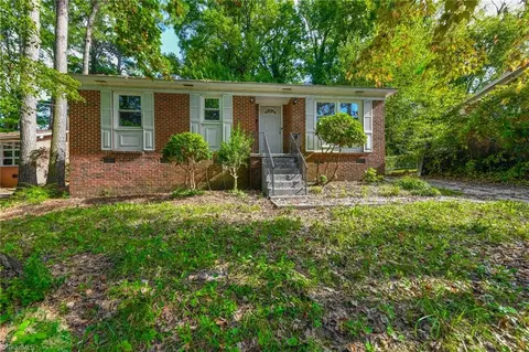 2511 Emerald Dr, Greensboro, NC 27403