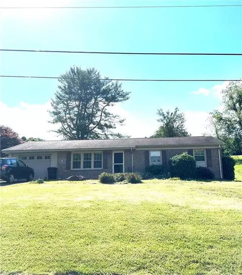 395 Kenbrook Dr, Galax, VA 24333
