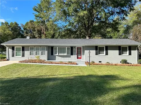 411 Brentwood Ave, Mount Airy, NC 27030