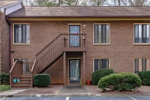 208 Ridge Forest Ct, Winston Salem, NC 27104