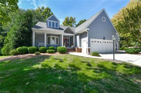 4 Sommerton Dr, Greensboro, NC 27408