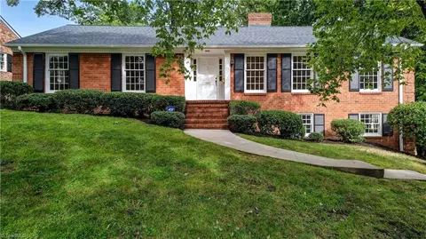 2802 Lenoir Dr, Greensboro, NC 27408