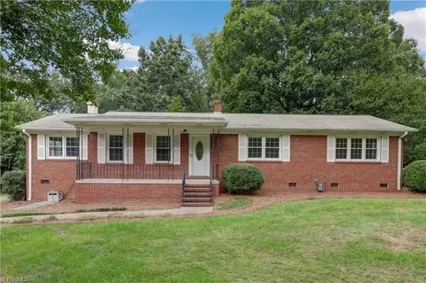 2616 Woodlyn Way E, Greensboro, NC 27407