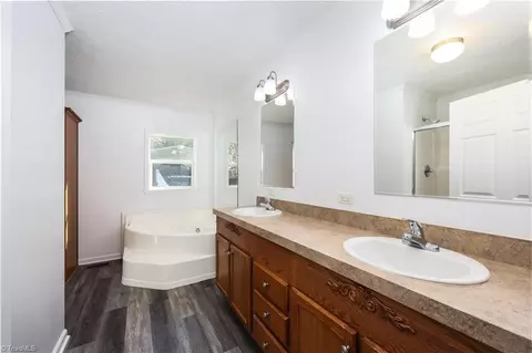 Bath - 455 Playground Ln, Salisbury, NC 28146 photo 2 of 4