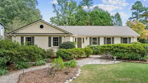 1502 Forest Hill Dr, Greensboro, NC 27410