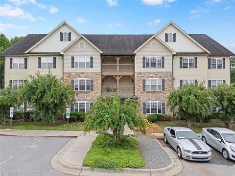 4722 Tatton Park Cir #1C, Winston Salem, NC 27103