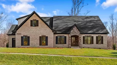 7999 Cokely Ct, Oak Ridge, NC 27310