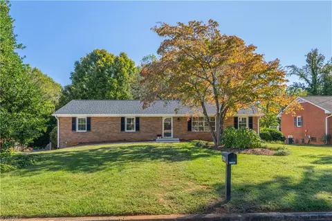 4140 Briarcliffe Rd, Winston Salem, NC 27106