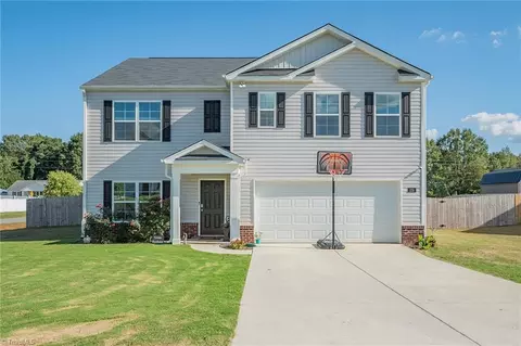 153 Daniel Dr, Lexington, NC 27295