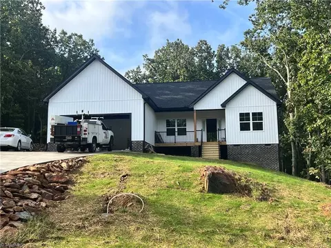 4971 Creeks Crossing Rd, Asheboro, NC 27205