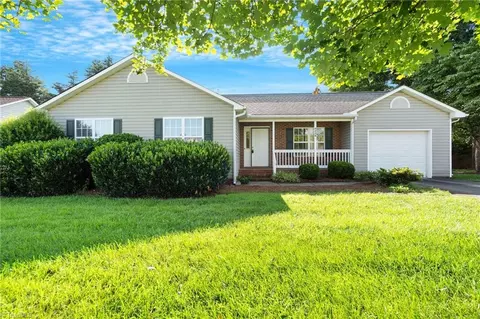 4226 Sunburst Dr, High Point, NC 27265