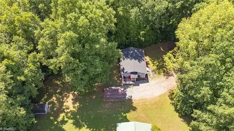 2926 Holloway Church Rd, Lexington, NC 27292