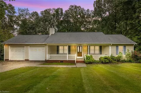 1735 N Pointe Dr, Asheboro, NC 27205