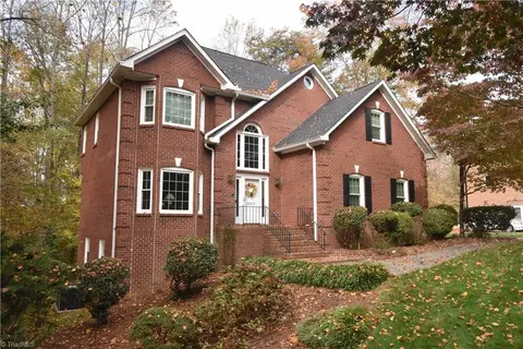 2520 Treetop Ln, Winston Salem, NC 27101