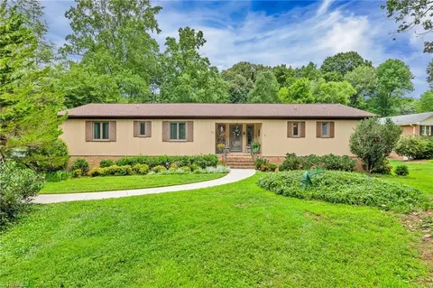 904 Fairidge Dr, Jamestown, NC 27282