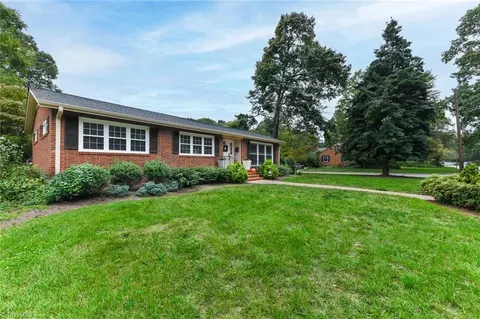 2917 Northampton Dr, Greensboro, NC 27408