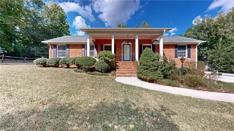 711 Overbrook Dr, Thomasville, NC 27360