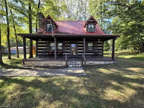 308 11th Ave N, Mayodan, NC 27027
