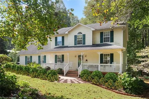 165 Blakes Ct, Thomasville, NC 27360