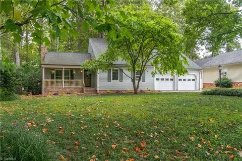 5204 Bridge Pointe Dr, Clemmons, NC 27012