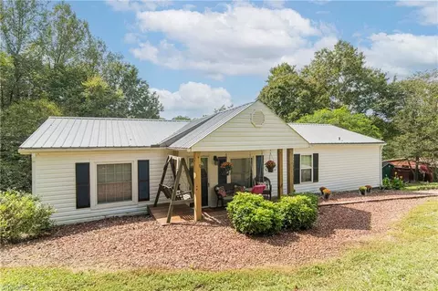 1228 Lightning Cross Rd, Boonville, NC 27011