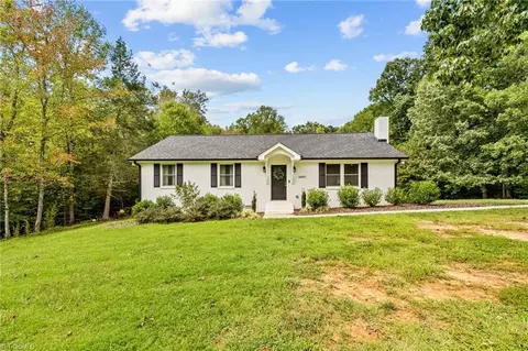 6807 Bronco Ln, Summerfield, NC 27358