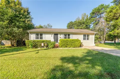 103 James St, Lexington, NC 27295