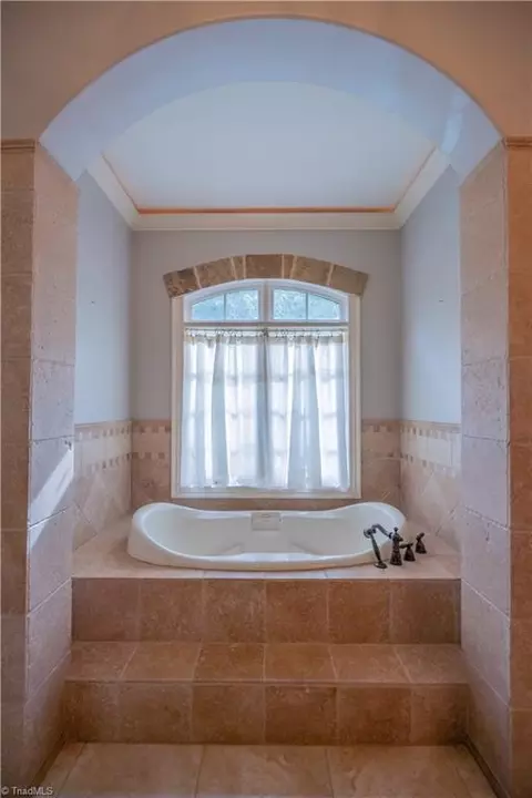 Bath - 185 Point View Ct, Denton, NC 27239 photo 2 of 5