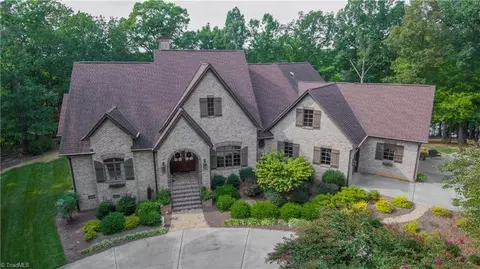 185 Point View Ct, Denton, NC 27239