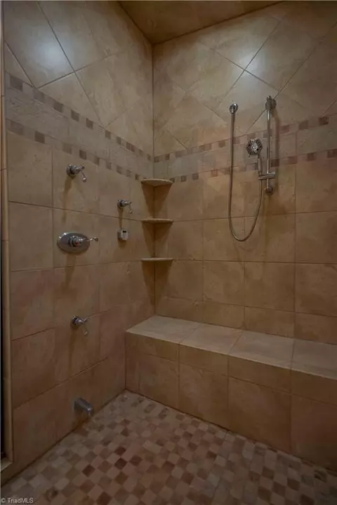 Bath - 185 Point View Ct, Denton, NC 27239 photo 3 of 5