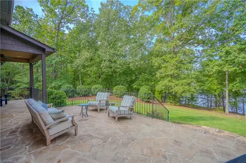 Exterior - 185 Point View Ct, Denton, NC 27239 photo 2 of 5