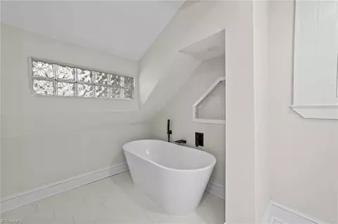Bath - 209 Edgedale Dr, High Point, NC 27262 photo 3 of 5