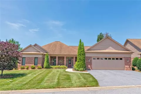 315 Hollybrook Dr, Bermuda Run, NC 27006