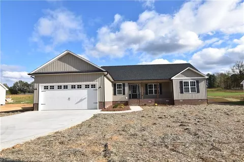 317 Cedar Lodge Rd, Thomasville, NC 27360
