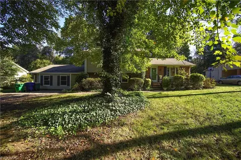 7445 Pine Trails Rd, Pfafftown, NC 27040