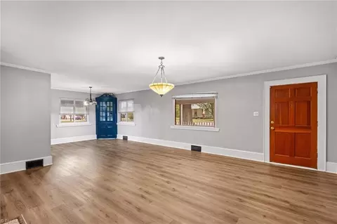 Living - 800 Wright Ave, Kannapolis, NC 28083 photo 4 of 8