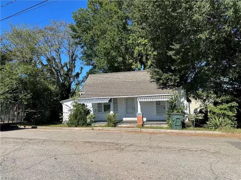104 Adams St E, Mayodan, NC 27027