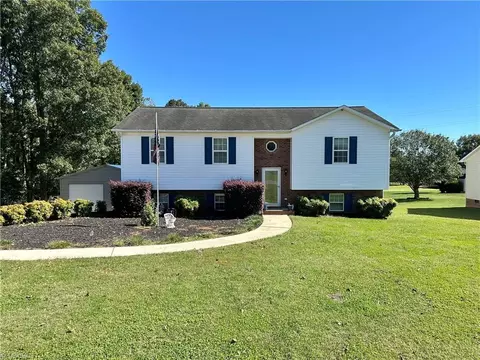 146 Clearfield Dr, Lexington, NC 27295