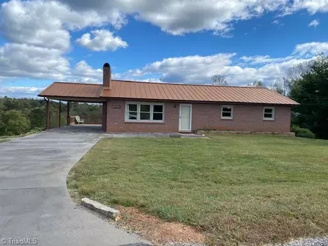 826 Bumgarner Ln, Millers Creek, NC 28651