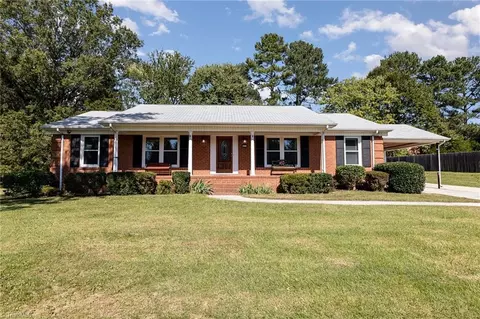 4112 Stirrup Dr, Greensboro, NC 27407