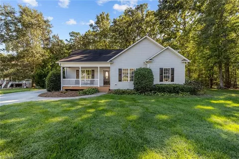 821 Carowood Dr, Asheboro, NC 27205