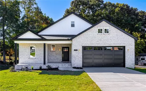 803 Lynnhaven Park Dr, Winston Salem, NC 27107