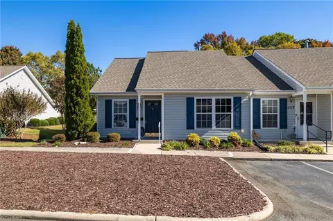 201 Glen Gate Cir, Kernersville, NC 27284